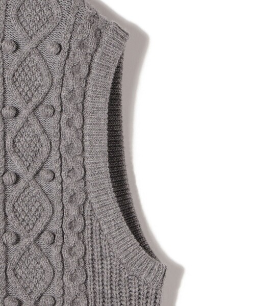 SHIPS(シップス)の「SHIPS Primary Navy Label:〈手洗い可能〉PON PON ケーブル ベスト(ベスト・レディース・グレー・ONE SIZE)」の4枚目の写真