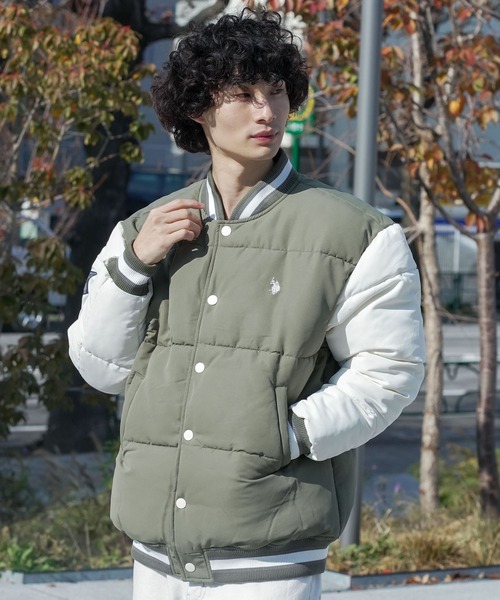 U.S. POLO ASSN.(ユーエスポロアッスン)の「【U.S. POLO ASSN. /ユーエスポロアッスン 】パデッドヴァーシティジャケット スタジャン(スタジャン・メンズ・カーキ/ネイビー・X-LARGE/LARGE/MEDIUM)」の1枚目の写真