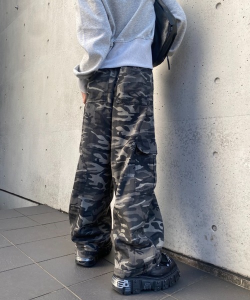 セール】【26年春夏新作】迷彩柄ミリタリーワイドバギーカーブカーゴ