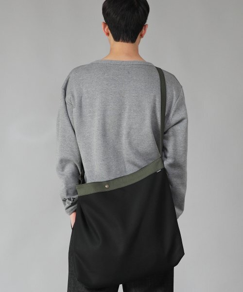 SAINTCREW(セントクルー)の「ビッグサイズ Nストラップバックルクロスバッグ BNB-126 カーキブラック(メッセンジャーバッグ・メンズ・その他・フリー)」の3枚目の写真