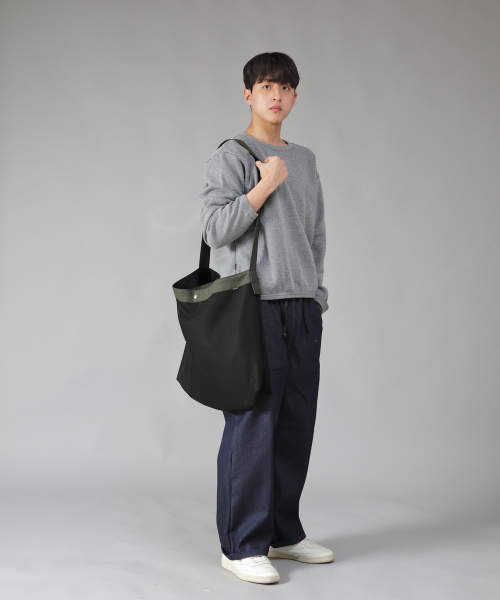SAINTCREW(セントクルー)の「ビッグサイズ Nストラップバックルクロスバッグ BNB-126 カーキブラック(メッセンジャーバッグ・メンズ・その他・フリー)」の6枚目の写真