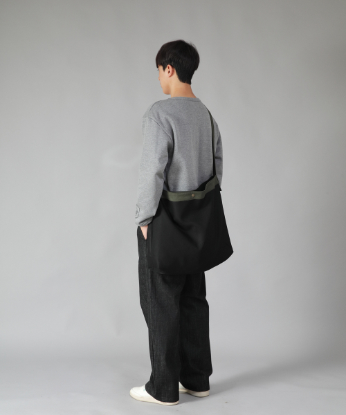 SAINTCREW(セントクルー)の「ビッグサイズ Nストラップバックルクロスバッグ BNB-126 カーキブラック(メッセンジャーバッグ・メンズ・その他・フリー)」の9枚目の写真