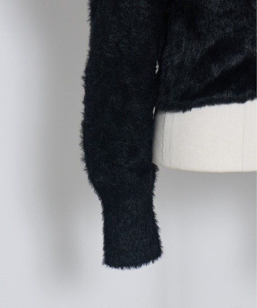 AVENCHUMU（アバンチュウム）の「Ribbon shoulder zip shaggy knit hoodie（パーカー・レディース・ピンク/ホワイト/ブラック・FREE）」の7枚目の写真