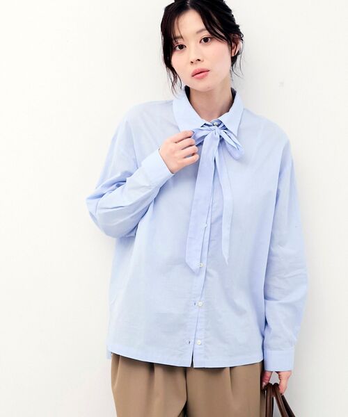 le.coeur blanc(ルクールブラン)の「《WEB限定アイテム》コットン2Wayボウタイブラウス(シャツ/ブラウス・レディース・ブラック/グレイッシュベージュ/オフホワイト/サックスブルー・38)」の4枚目の写真
