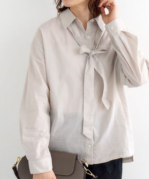 le.coeur blanc(ルクールブラン)の「《WEB限定アイテム》コットン2Wayボウタイブラウス(シャツ/ブラウス・レディース・ブラック/グレイッシュベージュ/オフホワイト/サックスブルー・38)」の9枚目の写真