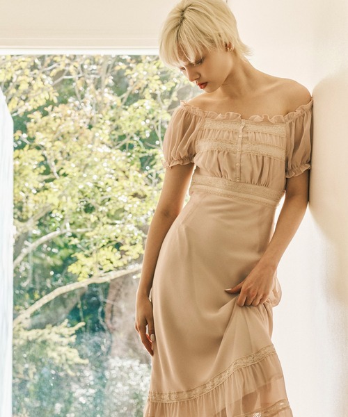 ME COUTURE(ミークチュール)の「2wayオフショルシフォンドレス(ワンピース・レディース・ライトブルー/アイボリー/ベージュ・1/0)」の1枚目の写真