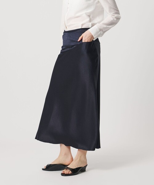 ATTISESSION（アティセッション）の「＜ATTISESSION＞サテン カットオフ ミディアム スカート（スカート・レディース・ネイビー/ダークグレー・30/50）」の5枚目の写真