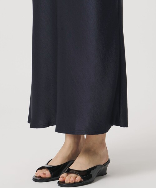 ATTISESSION（アティセッション）の「＜ATTISESSION＞サテン カットオフ ミディアム スカート（スカート・レディース・ネイビー/ダークグレー・30/50）」の15枚目の写真