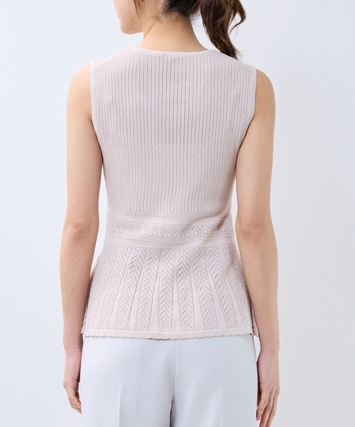 NARACAMICIE(ナラカミーチェ)の「【NARACAMICIE】透かし編みペプラムノースリプルオーバー(ニット/セーター・レディース・ブラウン/ブラック/ピンク/ブルー/ネイビー・M)」の8枚目の写真