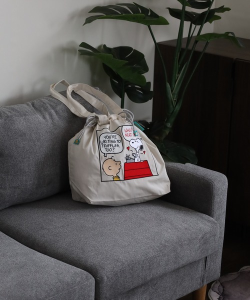 SNOOPY(スヌーピー)の「SNOOPY スヌーピー 巾着トートバッグ 刺繍(トートバッグ・レディース・キナリ/グレー・FREE)」の4枚目の写真
