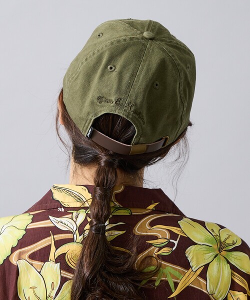 DEUS EX MACHINA（デウスエクスマキナ）の「【Deus Ex Machina / デウスエクスマキナ】Pill Logo Dad Cap / キャップ/ 帽子 / ユニセックス（キャップ・メンズ・グリーン・フリー）」の4枚目の写真