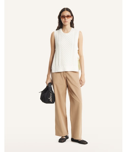 Maison Kitsune(メゾンキツネ)の「CABLE KNIT VEST(ベスト・レディース・アイボリー・M/S/L)」の3枚目の写真