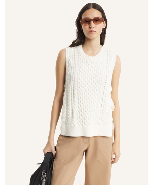 Maison Kitsune(メゾンキツネ)の「CABLE KNIT VEST(ベスト・レディース・アイボリー・M/S/L)」の5枚目の写真