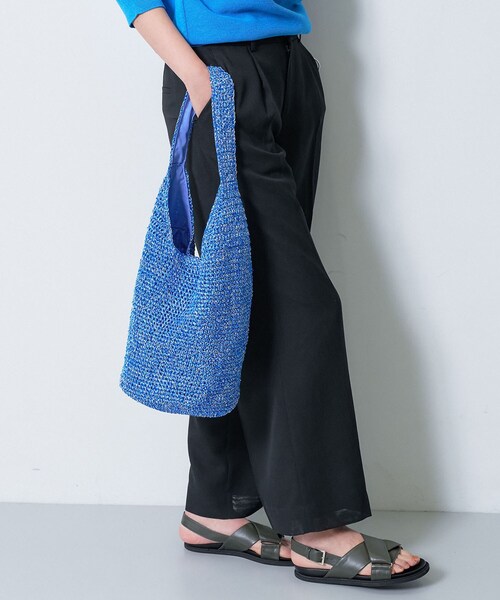 INDIVI（インディヴィ）の「【大人カジュアル】メタリックかぎ編みボトルバッグ（トートバッグ・レディース・ブルー系その他6/ダークブラウン系4/グリーン系その他5/シルバー系4・00）」の4枚目の写真
