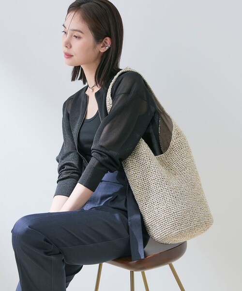 INDIVI（インディヴィ）の「【大人カジュアル】メタリックかぎ編みボトルバッグ（トートバッグ・レディース・ブルー系その他6/ダークブラウン系4/グリーン系その他5/シルバー系4・00）」の5枚目の写真