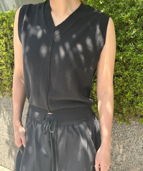 soduk（スドーク）の「notch notch vest（ベスト・レディース・レッド/ブラック/グレー・ONE SIZE）」の7枚目の写真