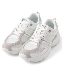 テック系スニーカー