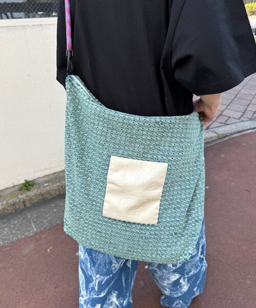 SOUNDSGOOOOD（サウンズグッド）の「【SOUNDS GOOOOD】ダメージデニムショルダーバッグ（ショルダーバッグ・レディース・グリーン/ネイビー・ONE SIZE）」の4枚目の写真