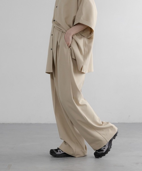 LOWRYS FARM（ローリーズファーム）の「【LFM(U)】ファンマーツイルタックワイドパンツ　 664967（スラックス・メンズ・ブラウン/ブラック/ベージュ・LARGE/MEDIUM）」の3枚目の写真