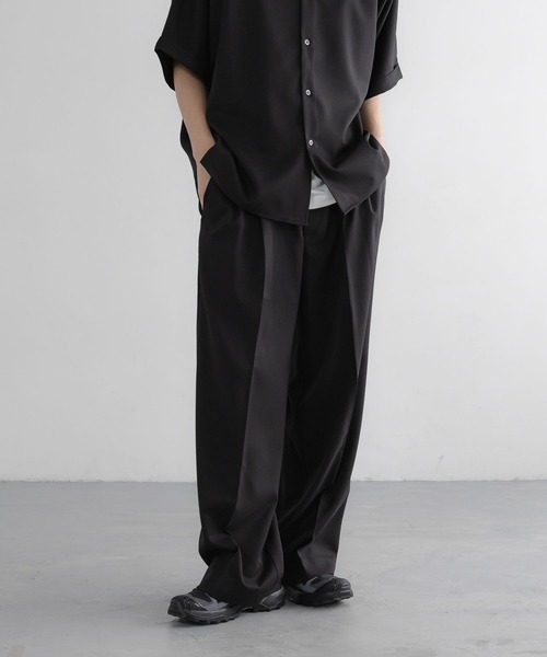 LOWRYS FARM（ローリーズファーム）の「【LFM(U)】ファンマーツイルタックワイドパンツ　 664967（スラックス・メンズ・ブラウン/ブラック/ベージュ・LARGE/MEDIUM）」の2枚目の写真