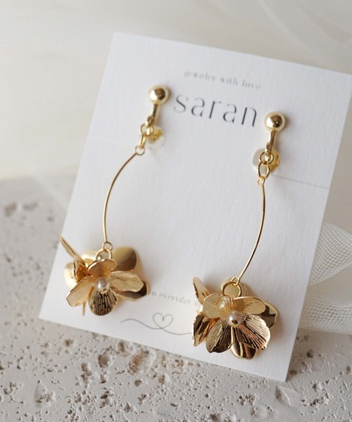 CERCA(チェルカ)の「saran jewelry/フラワーモチーフ イヤリング /金属アレルギー対応(イヤリング・レディース・ゴールド/シルバー・FREE)」の2枚目の写真