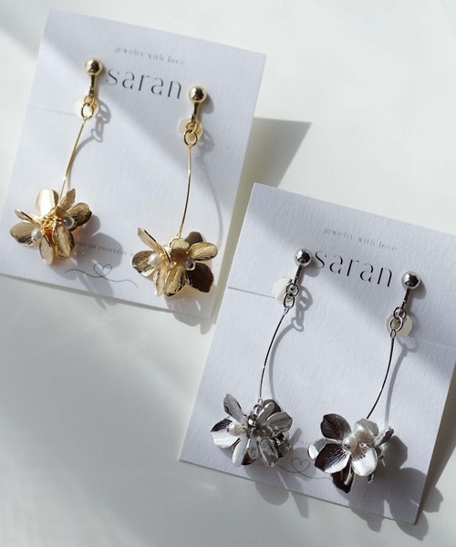 CERCA(チェルカ)の「saran jewelry/フラワーモチーフ イヤリング /金属アレルギー対応(イヤリング・レディース・ゴールド/シルバー・FREE)」の4枚目の写真