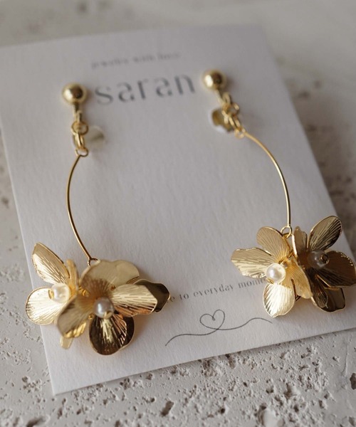 CERCA(チェルカ)の「saran jewelry/フラワーモチーフ イヤリング /金属アレルギー対応(イヤリング・レディース・ゴールド/シルバー・FREE)」の7枚目の写真