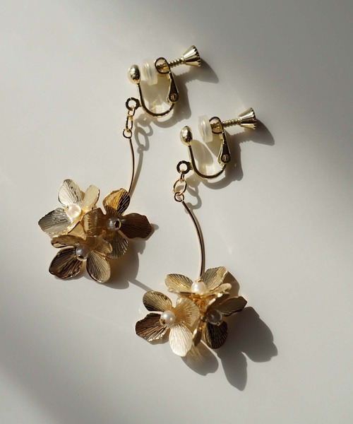 CERCA(チェルカ)の「saran jewelry/フラワーモチーフ イヤリング /金属アレルギー対応(イヤリング・レディース・ゴールド/シルバー・FREE)」の17枚目の写真