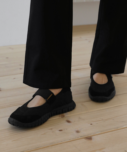 SAPPUN（サプン）の「Luena メリージェーン スニーカー (1.5cm))（スニーカー・レディース・ブラック/アイボリー・22.5cm/23cm/23.5cm/24cm/24.5cm/25cm/25.5cm/26cm）」の5枚目の写真