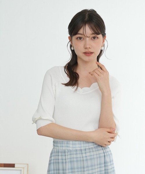 ASTORIA ODIER(アストリアオディール)の「スカラップネック袖リボンリブニット (UVカット/ウォッシャブル)半袖(ニット/セーター・レディース・ネイビー/ミント/ライトグレー/ホワイト・MEDIUM/SMALL)」の2枚目の写真
