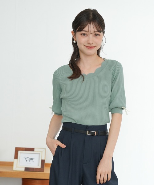 ASTORIA ODIER(アストリアオディール)の「スカラップネック袖リボンリブニット (UVカット/ウォッシャブル)半袖(ニット/セーター・レディース・ネイビー/ミント/ライトグレー/ホワイト・MEDIUM/SMALL)」の4枚目の写真