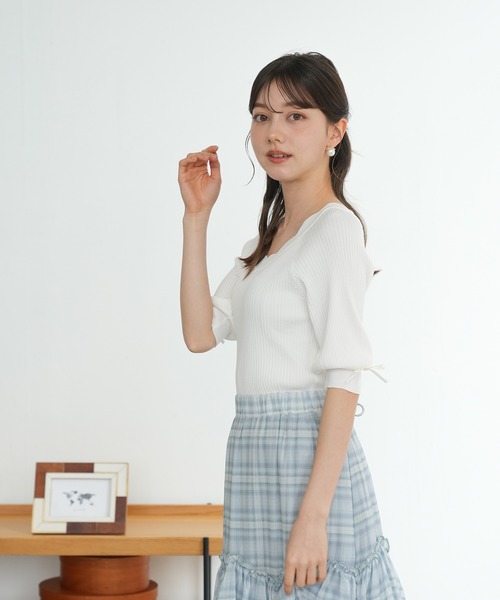 ASTORIA ODIER(アストリアオディール)の「スカラップネック袖リボンリブニット (UVカット/ウォッシャブル)半袖(ニット/セーター・レディース・ネイビー/ミント/ライトグレー/ホワイト・MEDIUM/SMALL)」の7枚目の写真