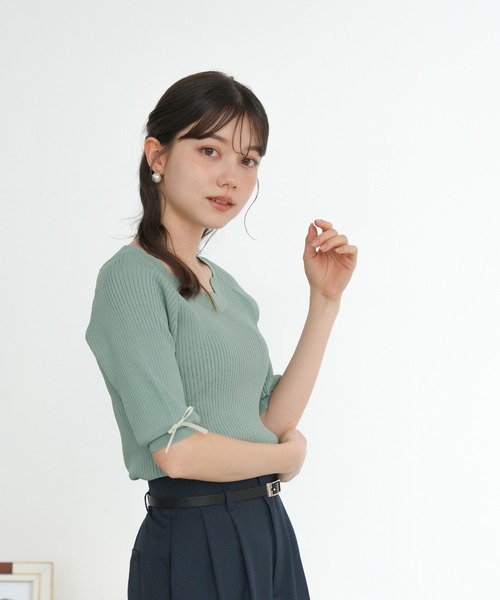 ASTORIA ODIER(アストリアオディール)の「スカラップネック袖リボンリブニット (UVカット/ウォッシャブル)半袖(ニット/セーター・レディース・ネイビー/ミント/ライトグレー/ホワイト・MEDIUM/SMALL)」の10枚目の写真