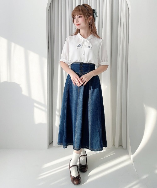 F i.n.t(フィント)の「小花刺繍クロスタイブラウス(シャツ/ブラウス・レディース・ホワイト×ブルー/アイボリー・FREE)」の3枚目の写真