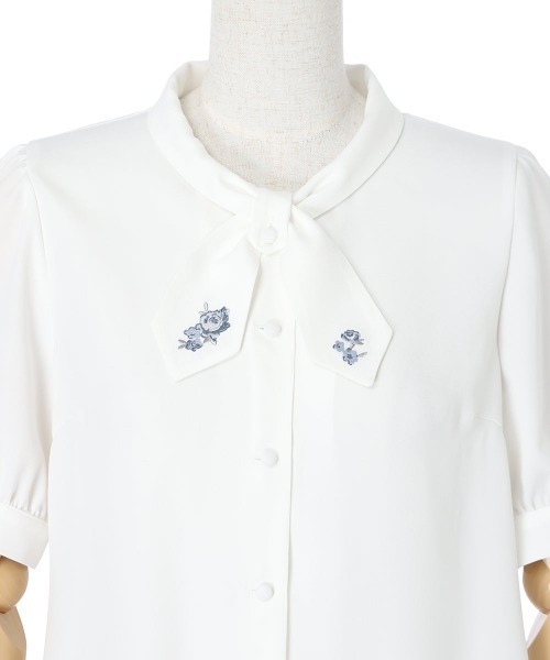 F i.n.t(フィント)の「小花刺繍クロスタイブラウス(シャツ/ブラウス・レディース・ホワイト×ブルー/アイボリー・FREE)」の17枚目の写真