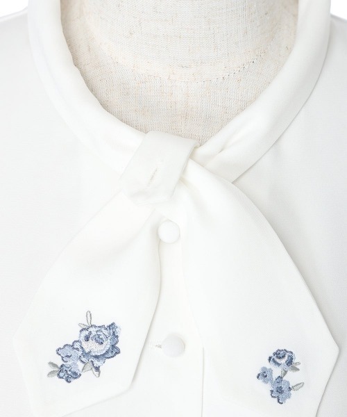 F i.n.t(フィント)の「小花刺繍クロスタイブラウス(シャツ/ブラウス・レディース・ホワイト×ブルー/アイボリー・FREE)」の18枚目の写真
