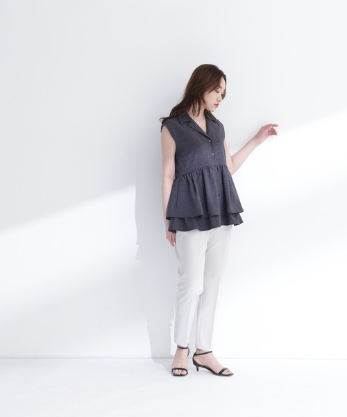 NATURAL BEAUTY BASIC（ナチュラルビューティーベーシック）の「ティアードペプラムジレ（シャツ/ブラウス・レディース・チャコールグレー/グレイッシュベージュ・MEDIUM/SMALL）」の5枚目の写真