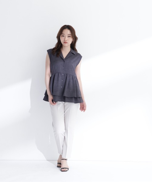 NATURAL BEAUTY BASIC（ナチュラルビューティーベーシック）の「ティアードペプラムジレ（シャツ/ブラウス・レディース・チャコールグレー/グレイッシュベージュ・MEDIUM/SMALL）」の9枚目の写真