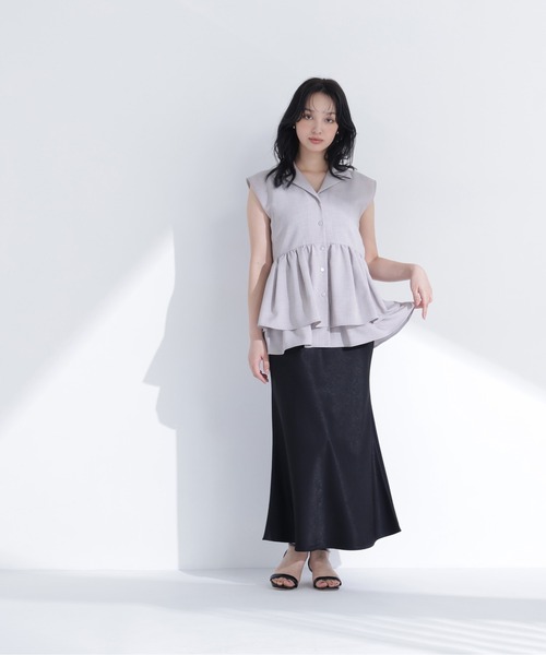 NATURAL BEAUTY BASIC（ナチュラルビューティーベーシック）の「ティアードペプラムジレ（シャツ/ブラウス・レディース・チャコールグレー/グレイッシュベージュ・MEDIUM/SMALL）」の14枚目の写真
