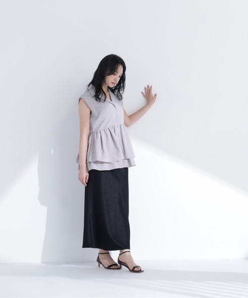 NATURAL BEAUTY BASIC（ナチュラルビューティーベーシック）の「ティアードペプラムジレ（シャツ/ブラウス・レディース・チャコールグレー/グレイッシュベージュ・MEDIUM/SMALL）」の17枚目の写真