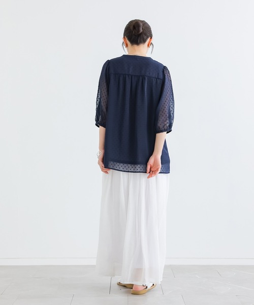 n'OrLABEL(ノアールレーベル)の「【接触冷感】シアードットブラウス(シャツ/ブラウス・レディース・オフホワイト/ライトグリーン/ネイビー・1/2)」の16枚目の写真