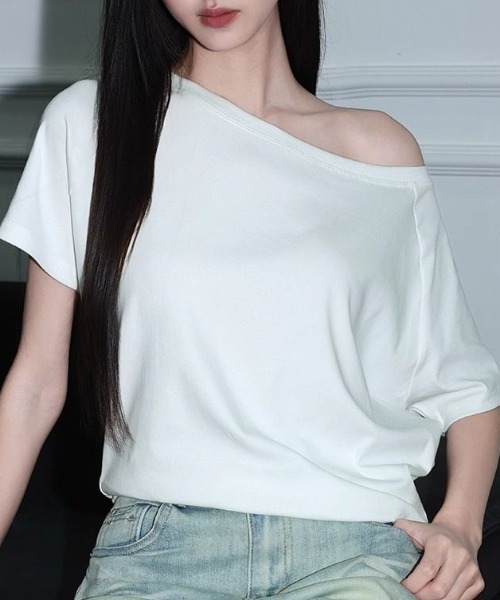 Aelina(エリナ)の「ボートネック半袖Tシャツ(Tシャツ/カットソー・レディース・ブラック/グレー/ホワイト・FREE)」の11枚目の写真