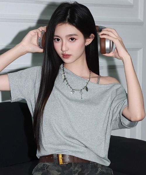 Aelina(エリナ)の「ボートネック半袖Tシャツ(Tシャツ/カットソー・レディース・ブラック/グレー/ホワイト・FREE)」の5枚目の写真