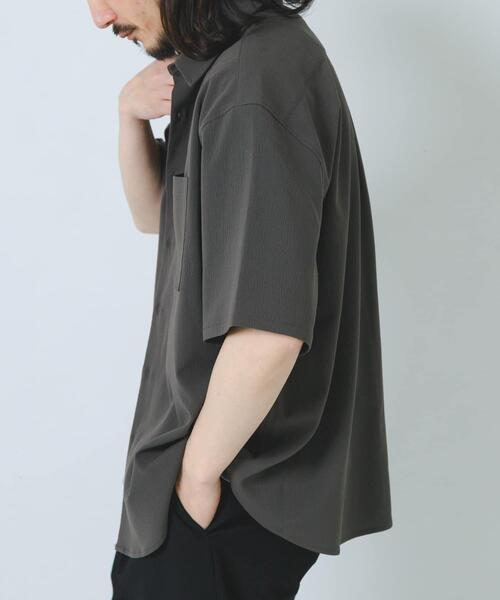 ITEMS URBANRESEARCH(アイテムズ アーバンリサーチ)の「ヨウリュウ レギュラーカラー 半袖シャツ(シャツ/ブラウス・メンズ・ブラック/ダークグレー/ネイビー/オリーブ・LARGE/MEDIUM)」の6枚目の写真