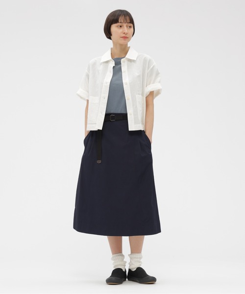 MHL.(エムエイチエル)の「FINE COMPACT COTTON POPLIN(スカート・レディース・ネイビー/ベージュ・3/2/1/0)」の2枚目の写真