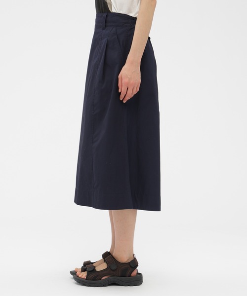MHL.(エムエイチエル)の「FINE COMPACT COTTON POPLIN(スカート・レディース・ネイビー/ベージュ・3/2/1/0)」の6枚目の写真