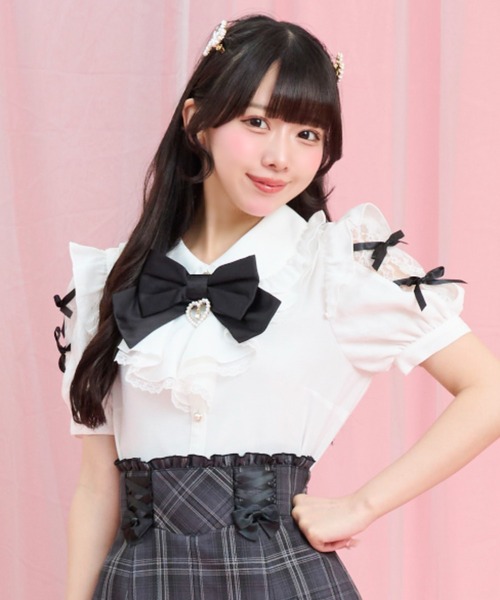Secret Honey(シークレットハニー)の「袖スリットラッフルブラウス(シャツ/ブラウス・レディース・オフホワイト/ブラック・MEDIUM)」の1枚目の写真