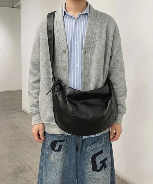 link lot(リンクロット)の「【A4サイズ収納可能】PUショルダーバック(ショルダーバッグ・メンズ・ブラック・F)」の2枚目の写真