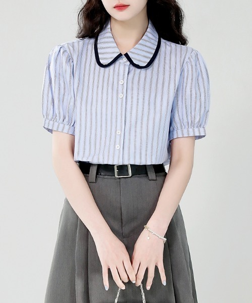 AMAJI(アマジ)の「ドールカラー ストライプ パイピング パフスリーブ シャツ(シャツ/ブラウス・レディース・ライトブルー・X-LARGE/LARGE/MEDIUM/SMALL)」の2枚目の写真