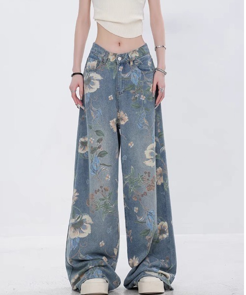 CHUL(チュル)の「ヴィンテージフラワーワイドデニムパンツ(デニムパンツ・レディース・ライトブルー・SMALL/MEDIUM/LARGE/X-LARGE)」の3枚目の写真